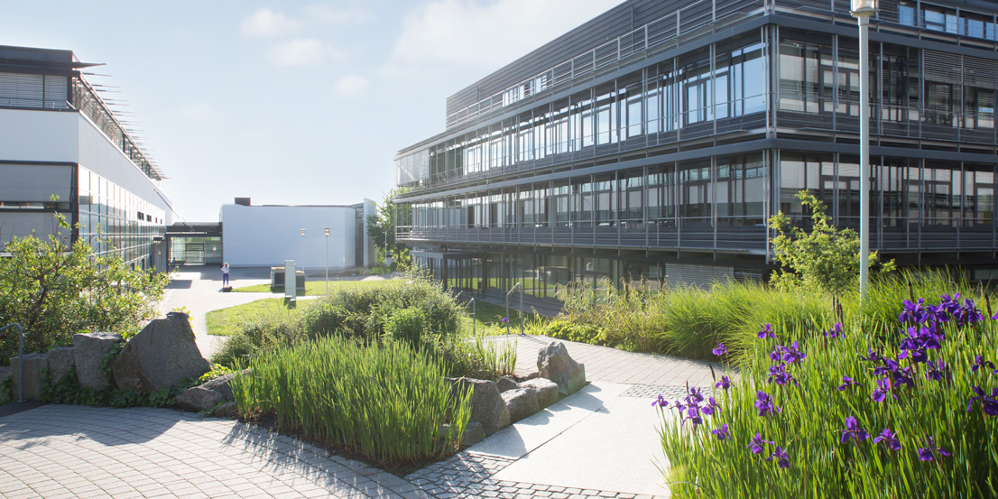 Zentralgebäude der MLP Finanzberatung SE in Wiesloch – moderner Firmensitz des Geschäftsbereichs TPC für betriebliche Benefits.